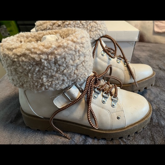 JustFab Kylan fleece trimmed boots - Picture 2 of 3